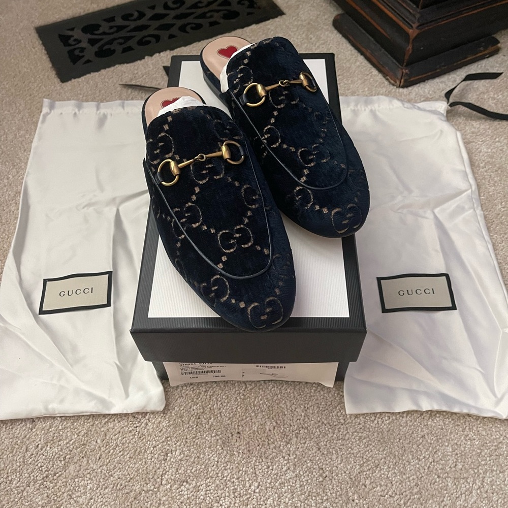 Gucci velvet loafers